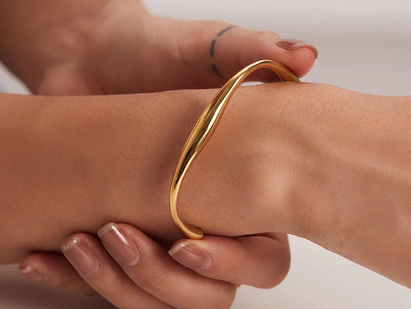 Abstract Cuff