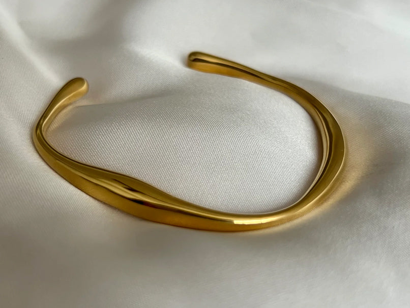 Abstract Cuff