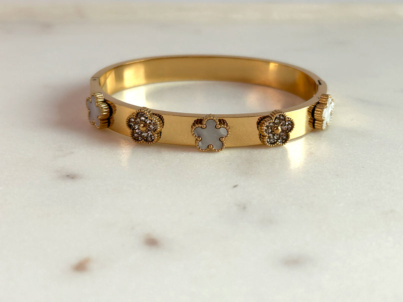 Aura Clover Bangle