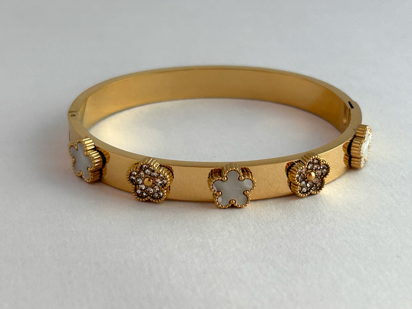 Aura Clover Bangle