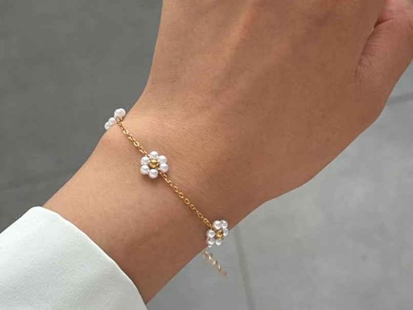 White Daisy Bracelet