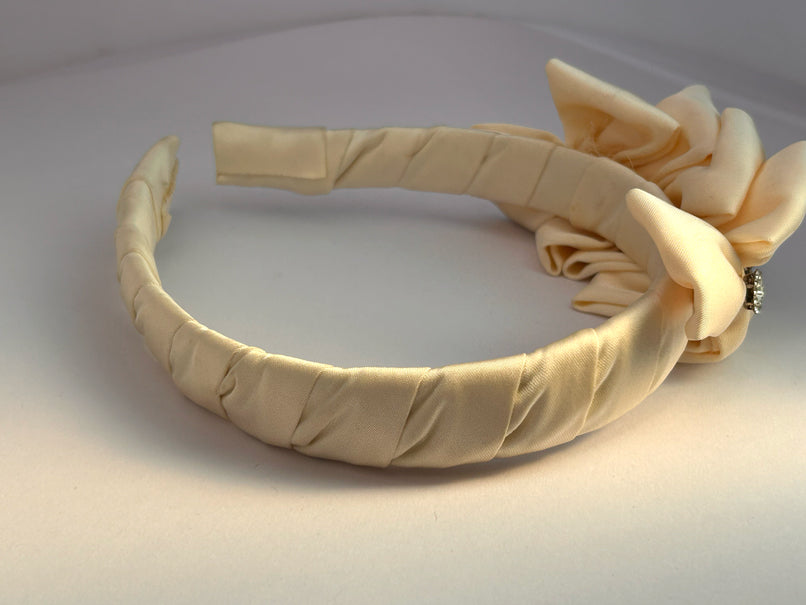 Pearl Kiss Petal Band - White