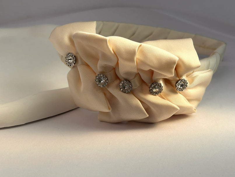 Pearl Kiss Petal Band - White