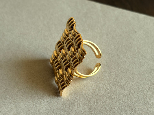 Voven Statement Ring
