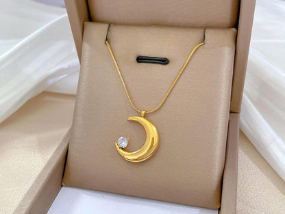 Solin Moon Necklace
