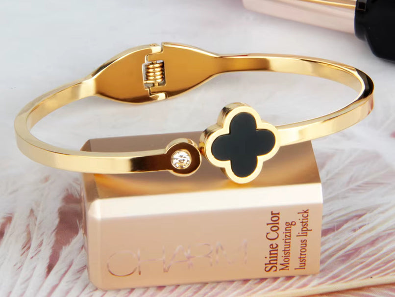 Single Clover Bangle
