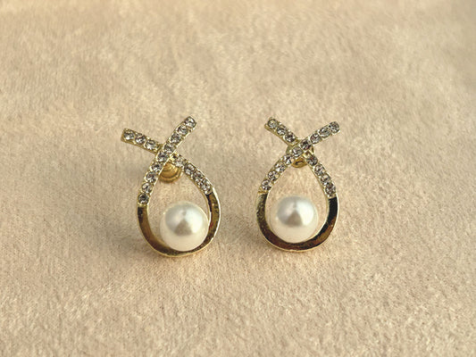 Knot It Pearl Studs