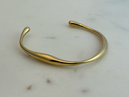Abstract Cuff