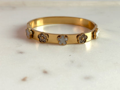 Aura Clover Bangle