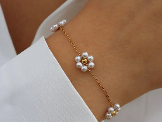 White Daisy Bracelet
