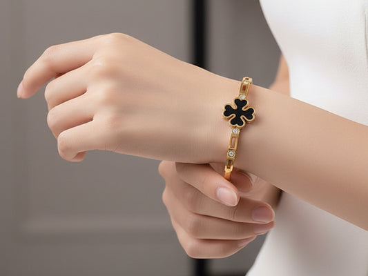 Luna Clover Bangle
