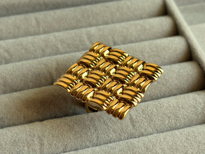 Voven Statement Ring