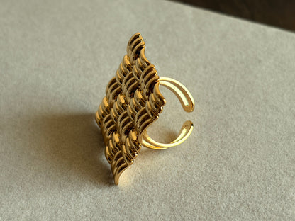 Voven Statement Ring