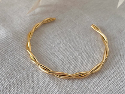 Everyday Gold Twist Bangle